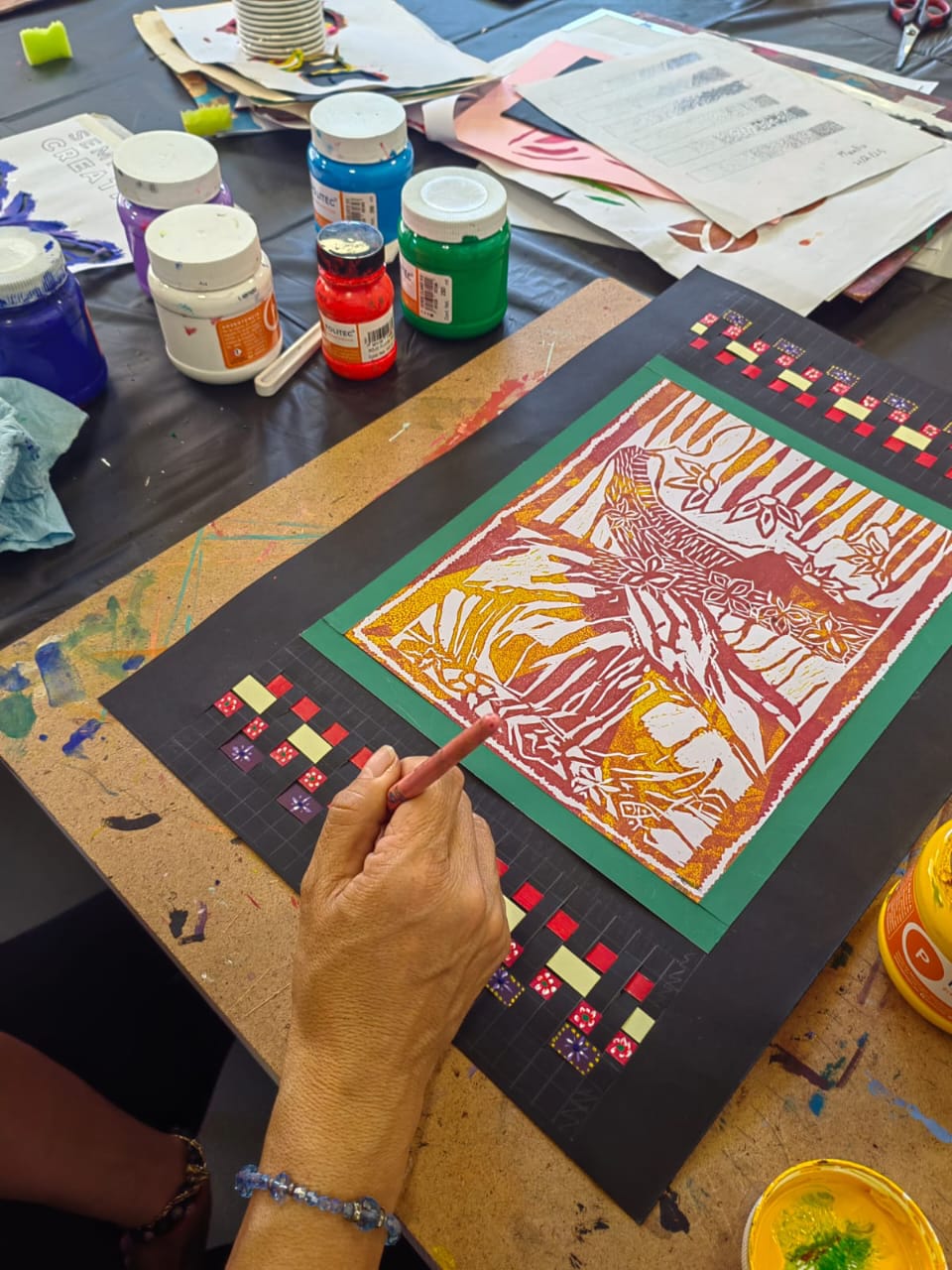 Lienzos de Resistencia: Huipiles en Papel para Ellas y Nuestra Tierra